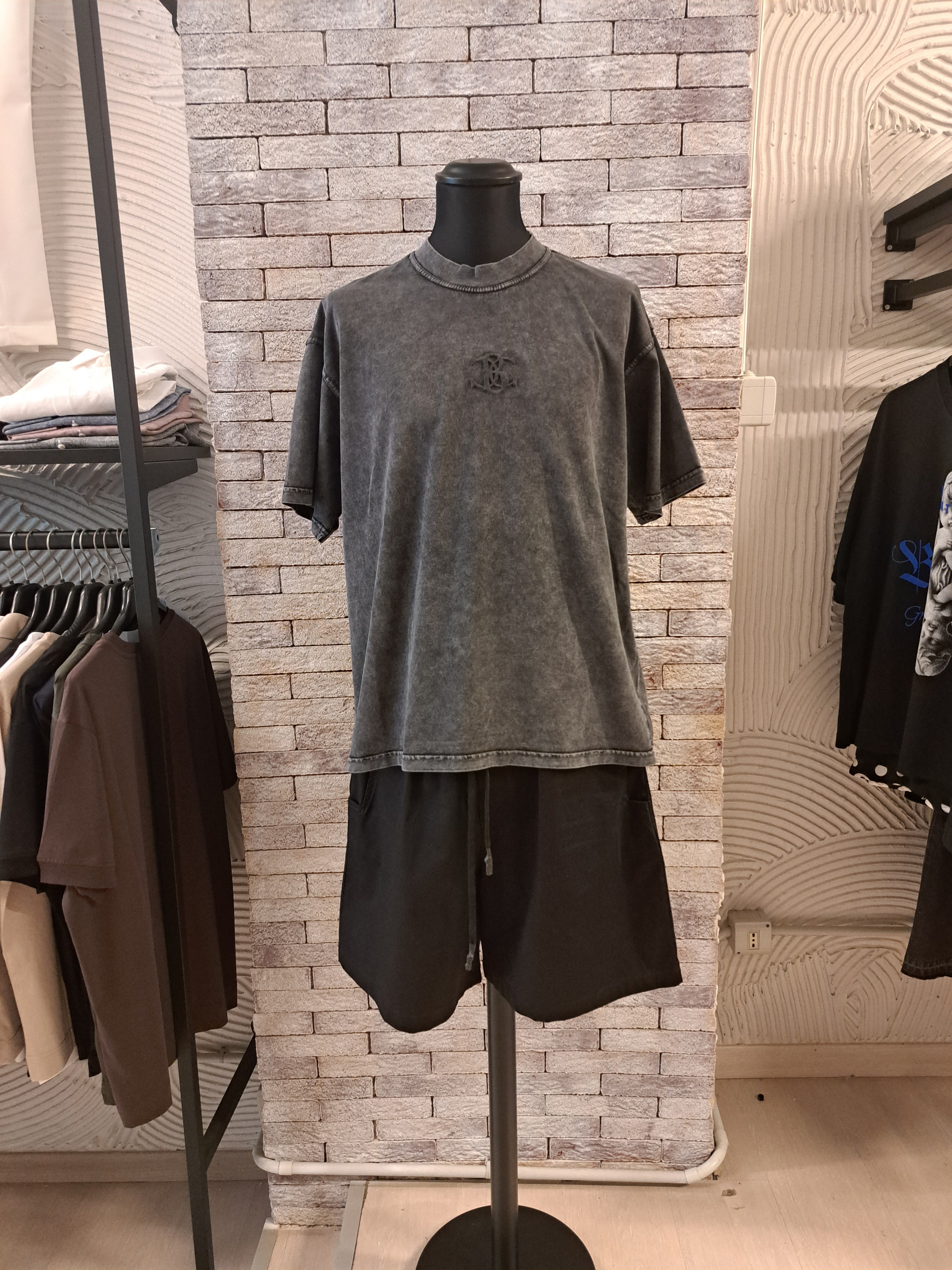 T-shirt black circus