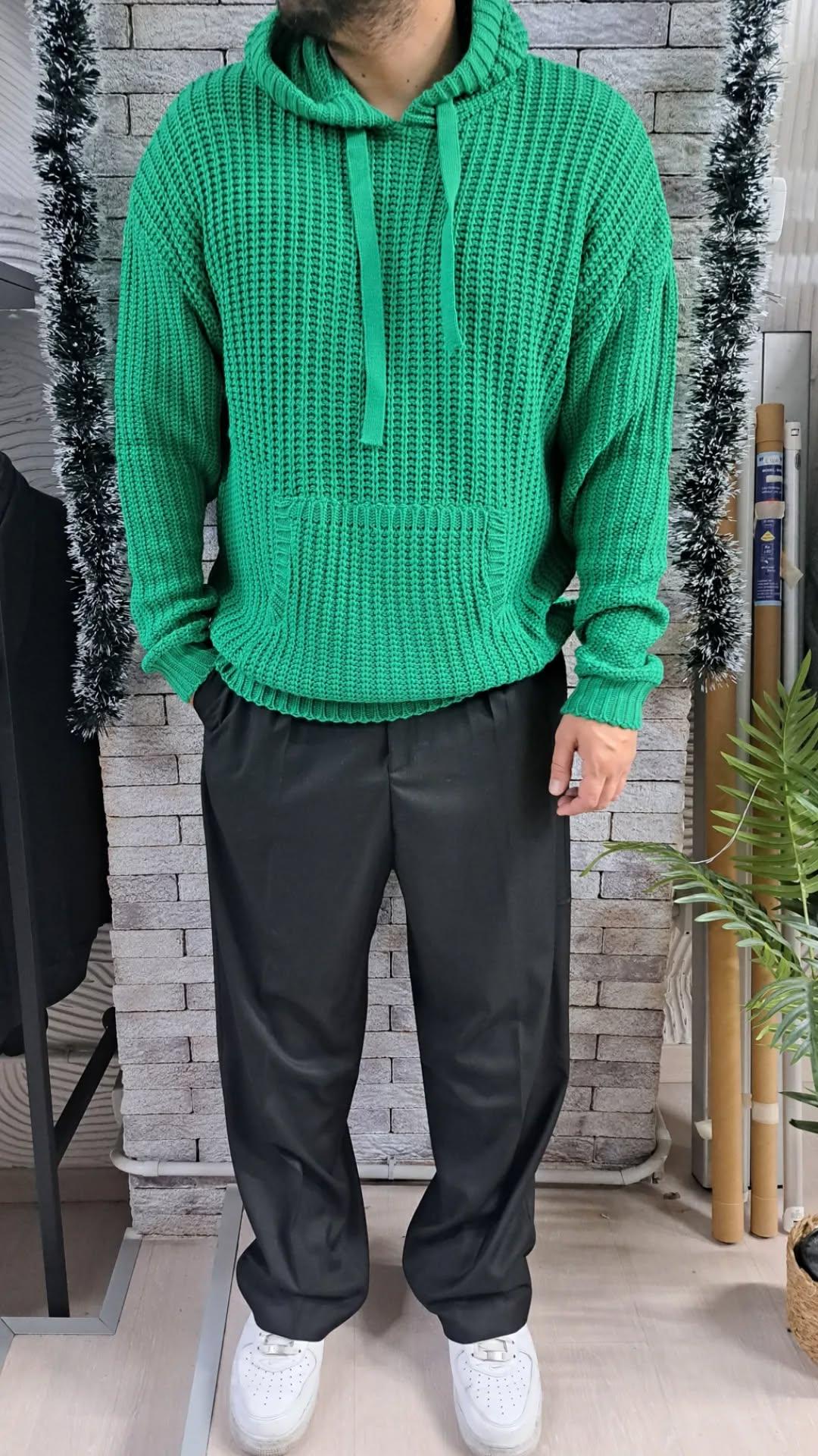 Maglione con cappuccio