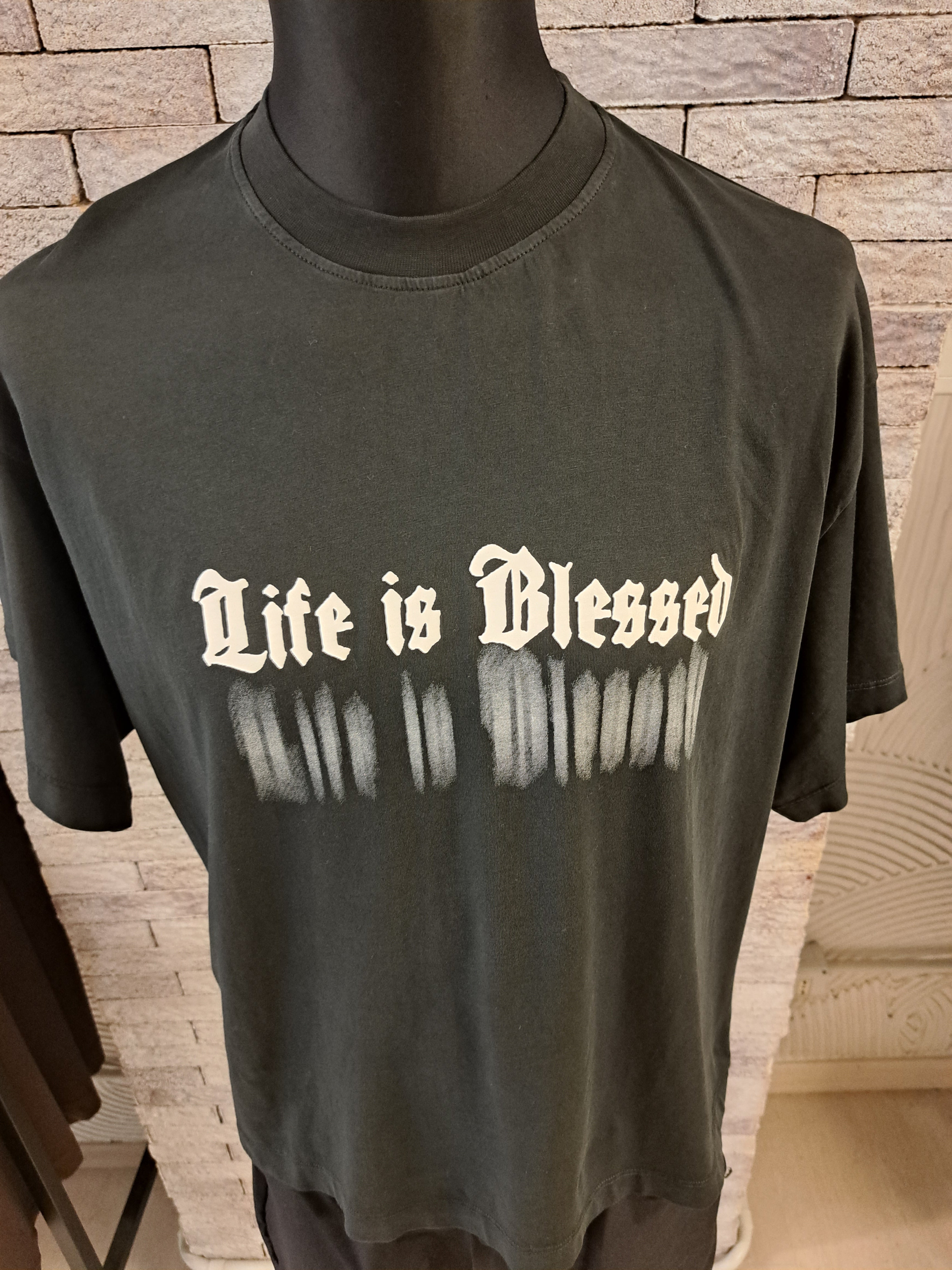 T-shirt black circus