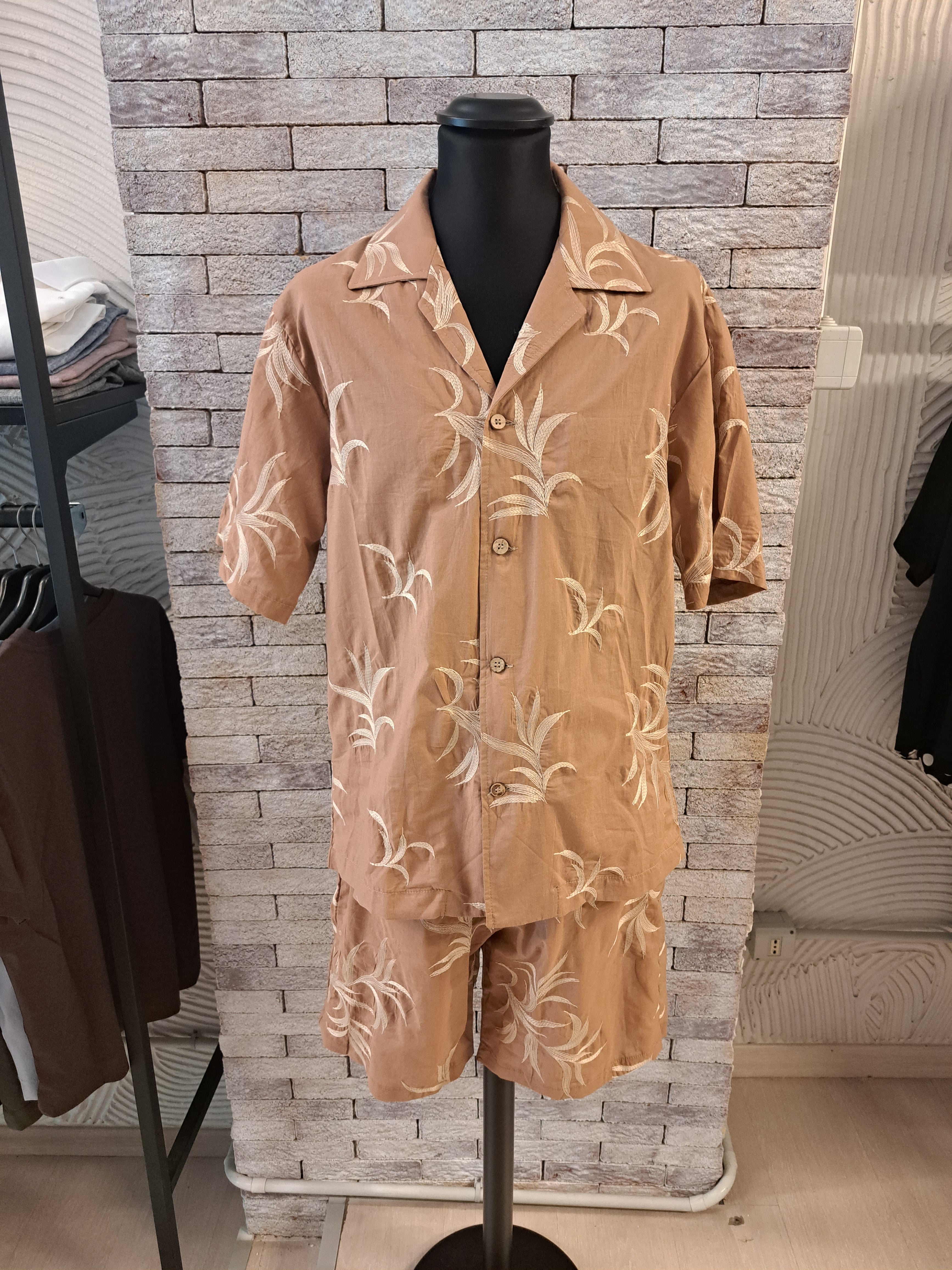 Coordinato in lino con ricamo