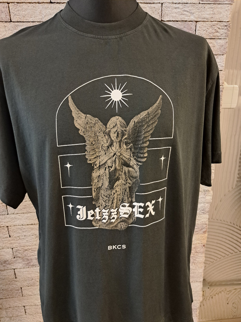 T-shirt black circus