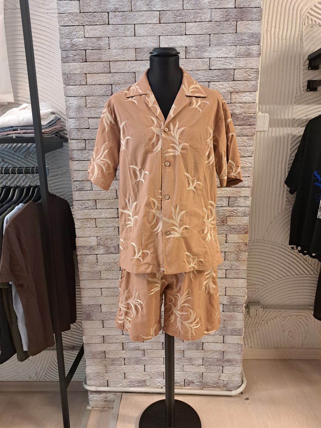 Coordinato in lino con ricamo