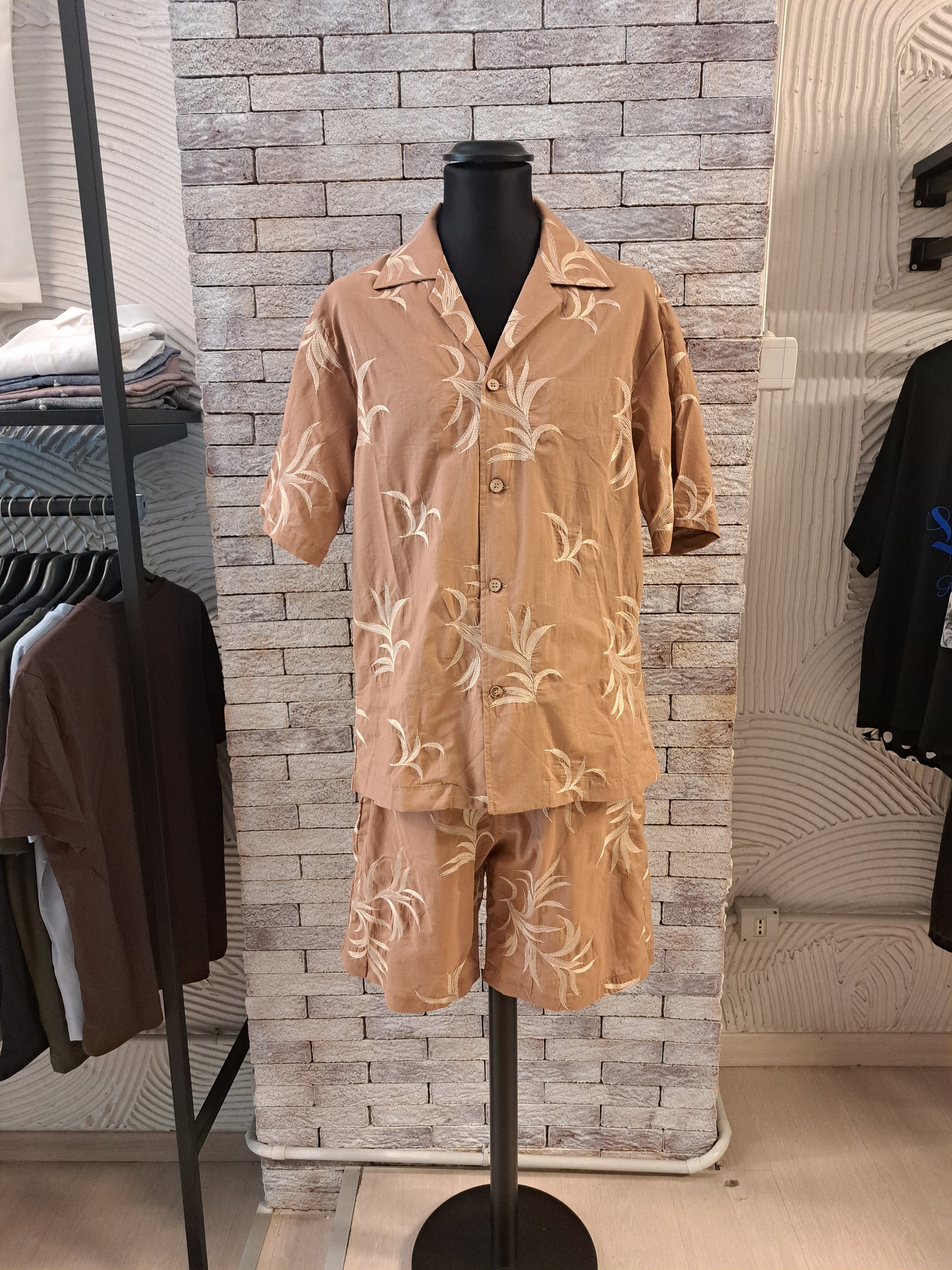 Coordinato in lino con ricamo