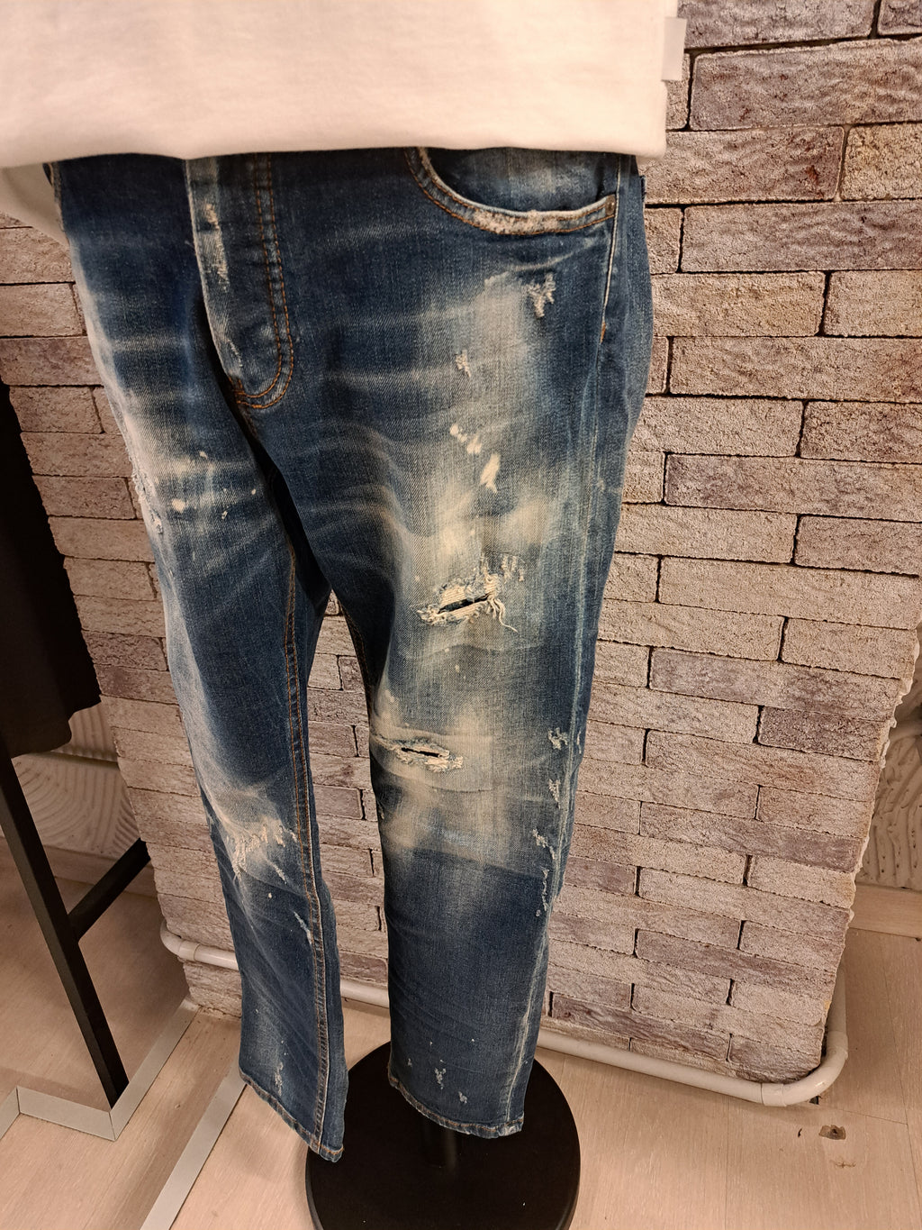 Jeans con rotture
