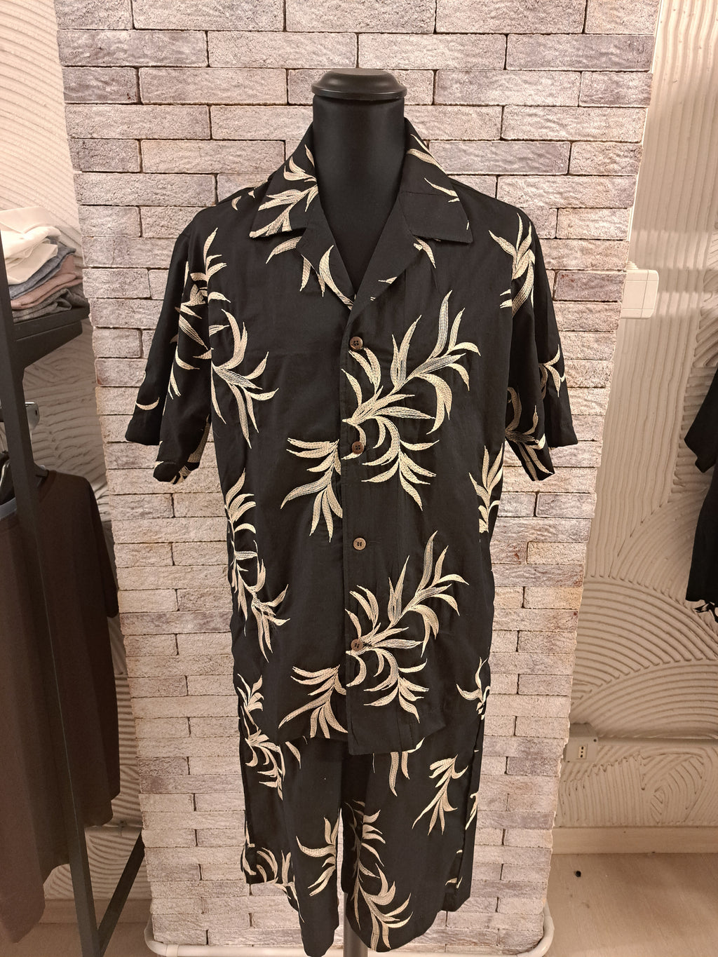 Coordinato in lino con ricamo