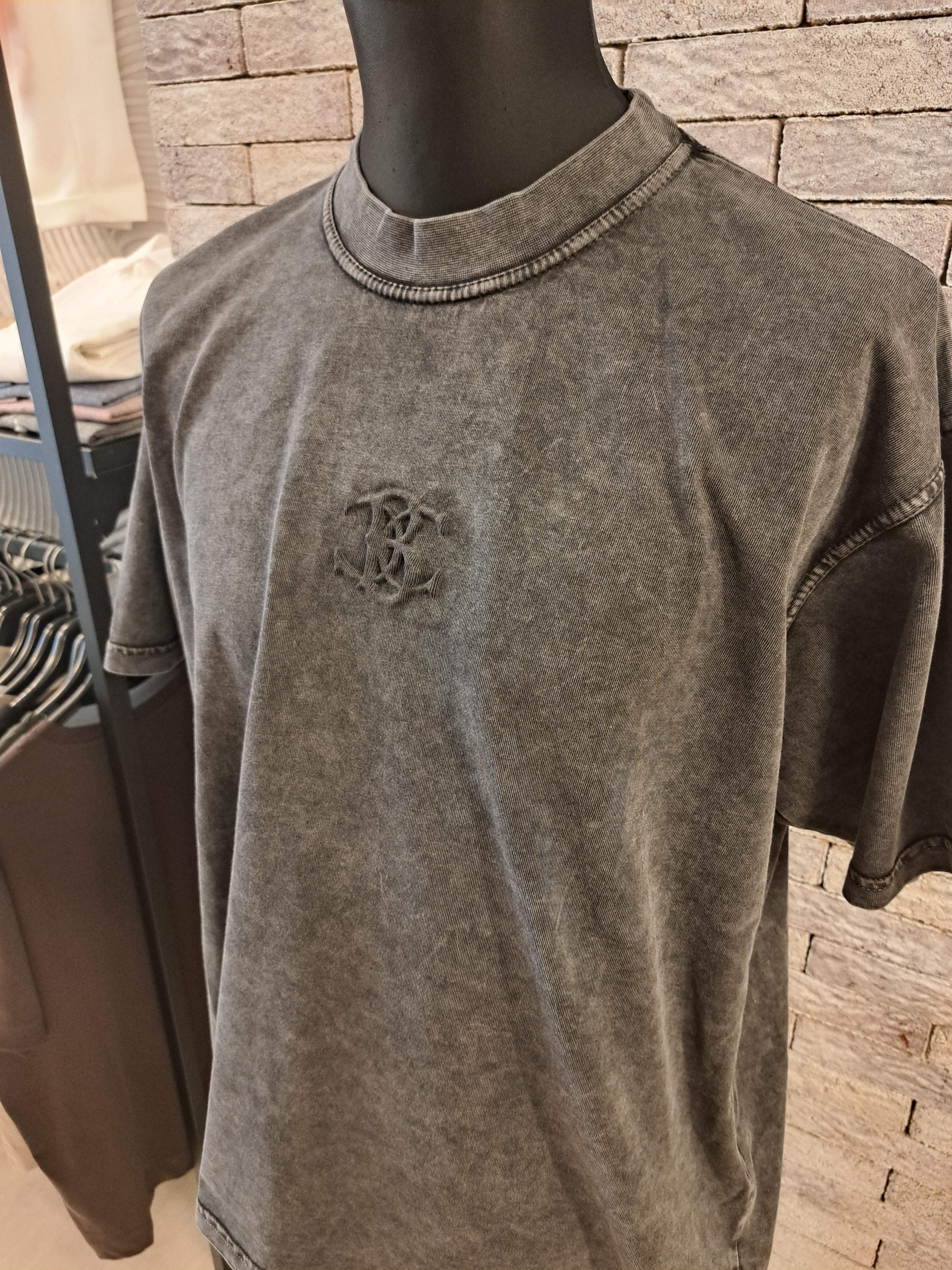 T-shirt black circus