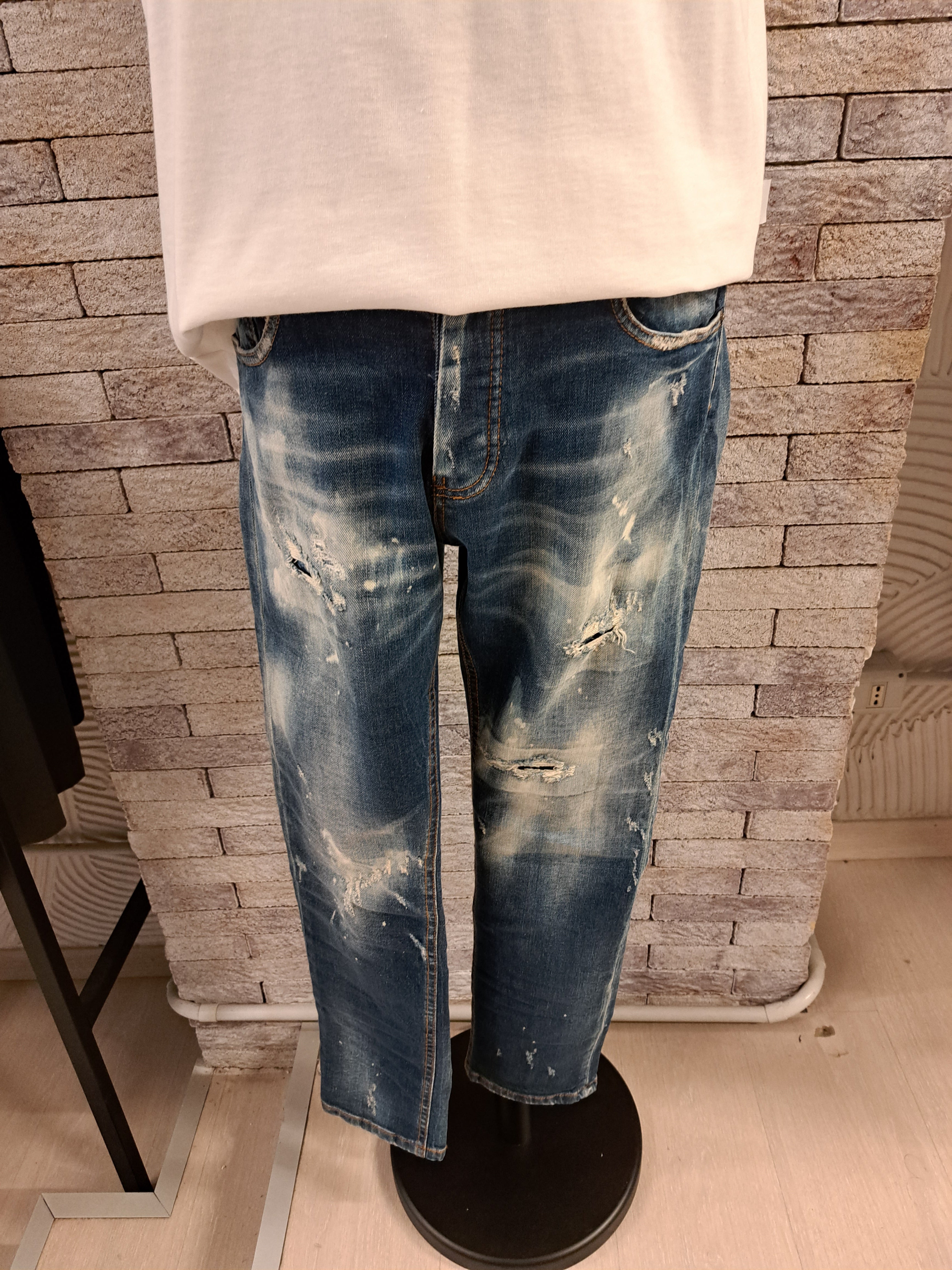 Jeans con rotture