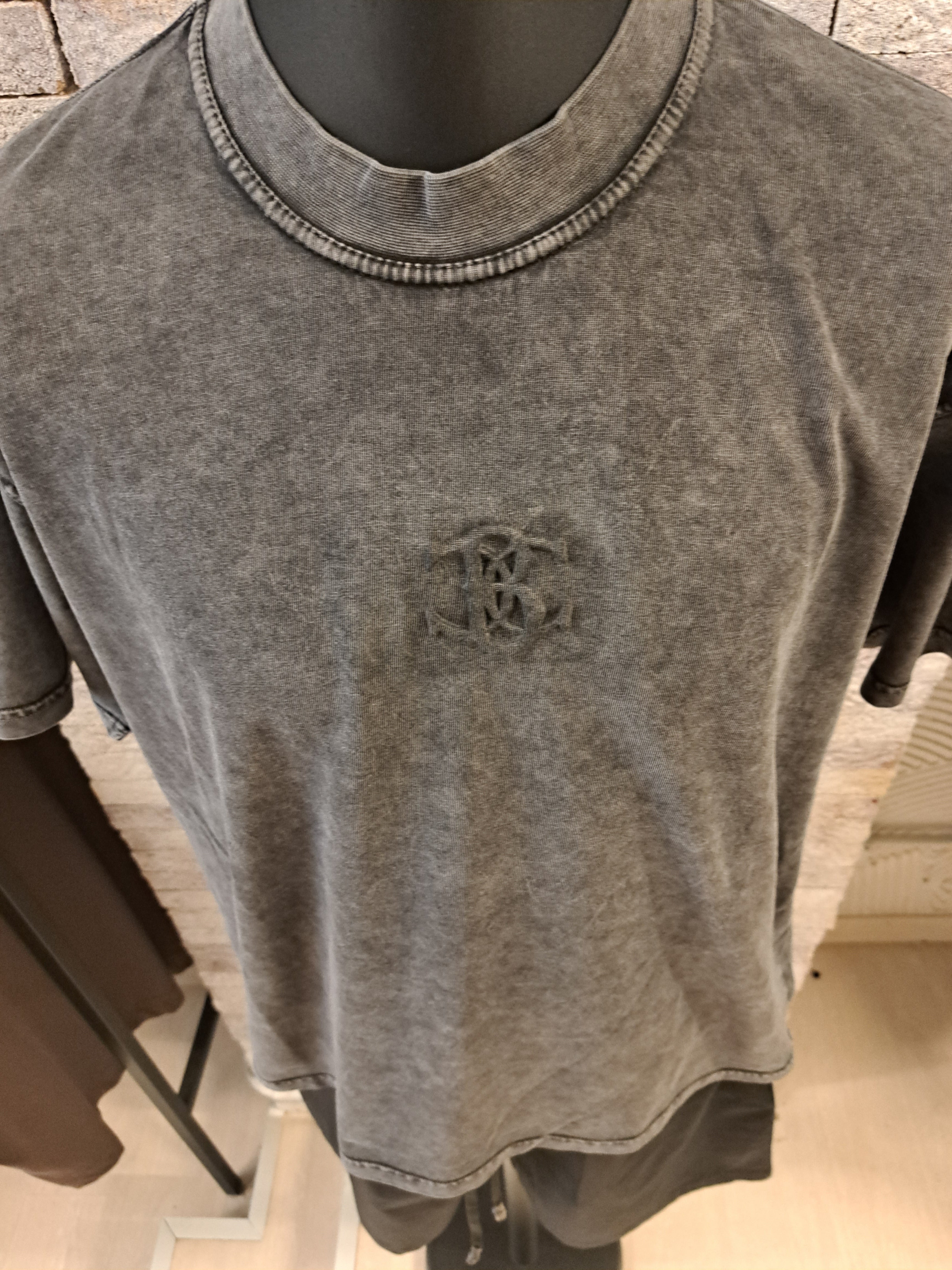 T-shirt black circus