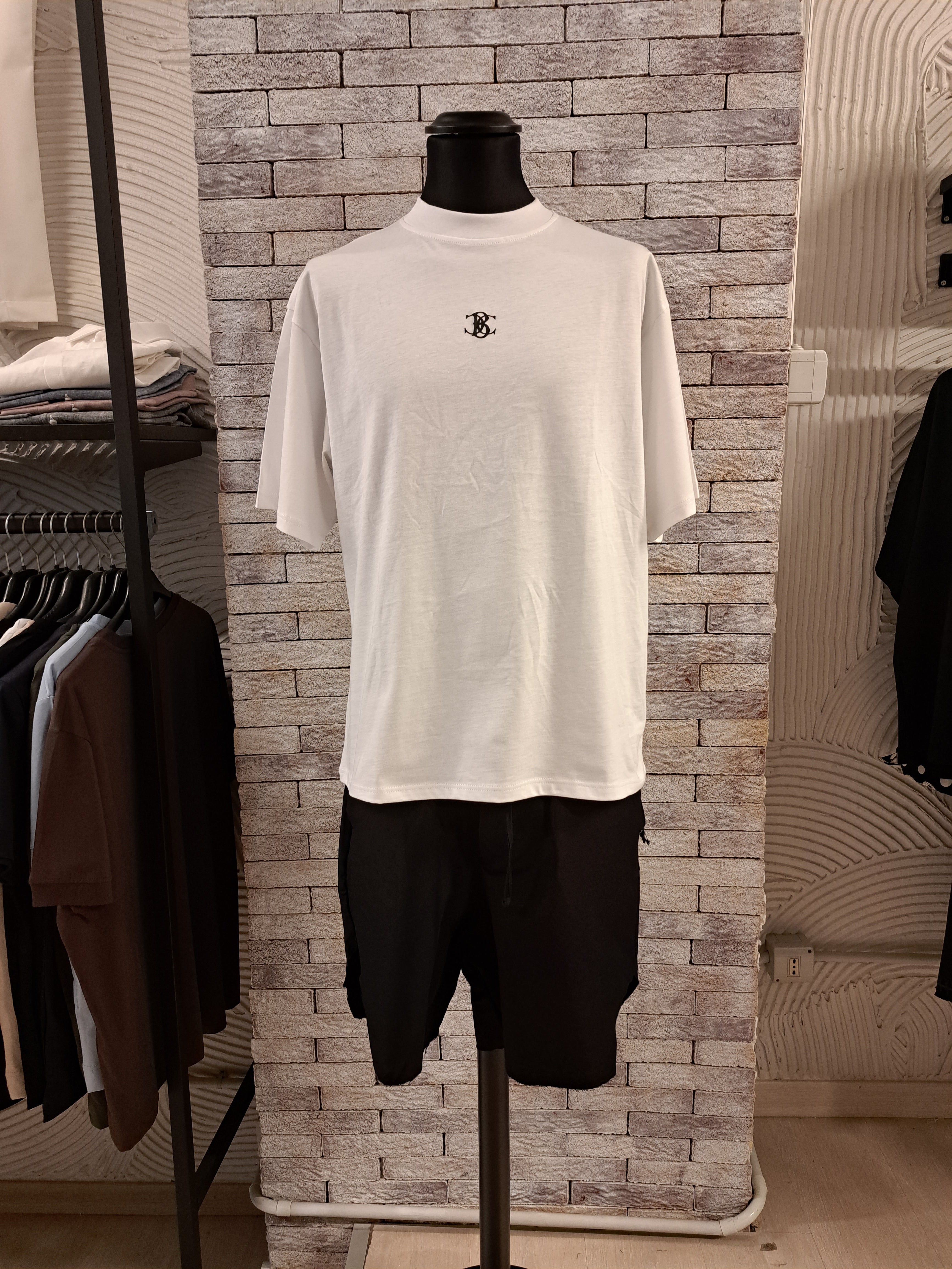 T-shirt black circus